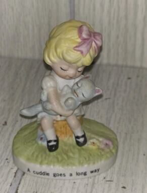 Vintage George Good A Cuddle Goes A Ling Way Figurine Little Girl W/Kitty Cat